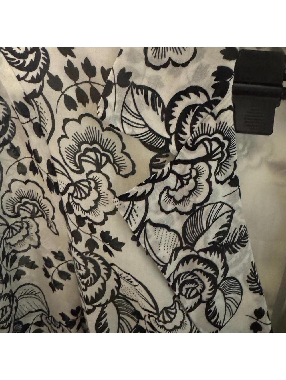 Black and White Floral Women's Wrap Dress Size 12 - Picture 3 of 8